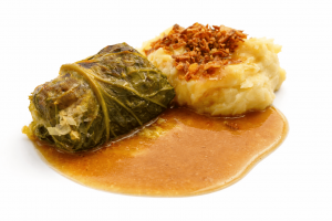 sarmale mit kohlblätter und Püree