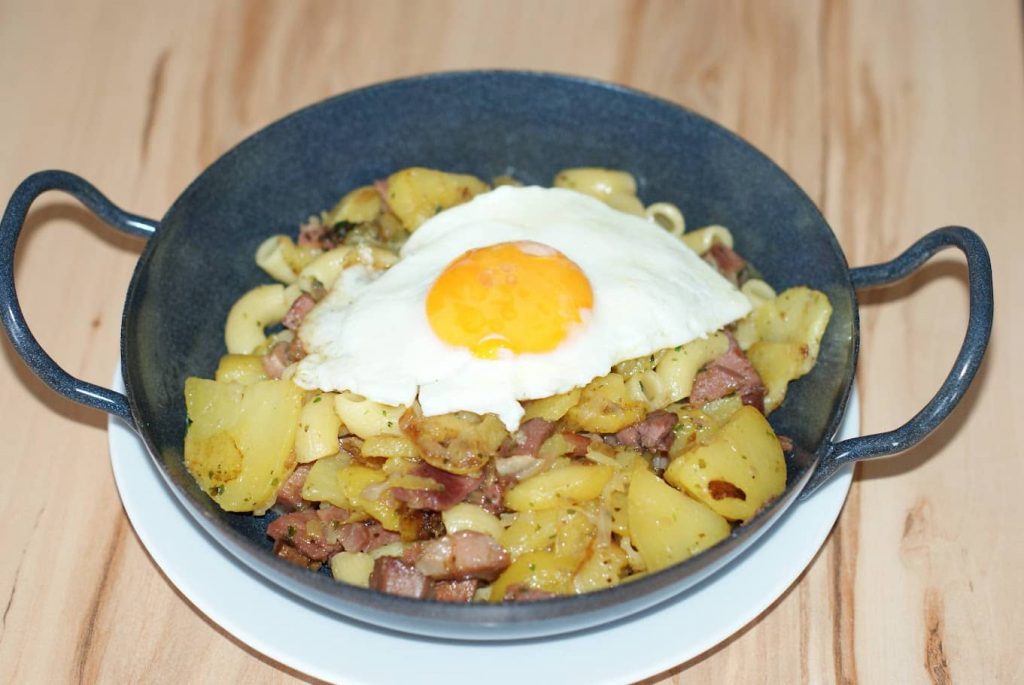 Tiroler Gröstl mit Spiegelei