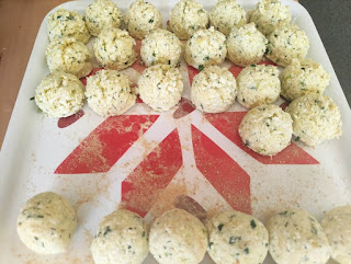 Bällchen der Käsnudeln