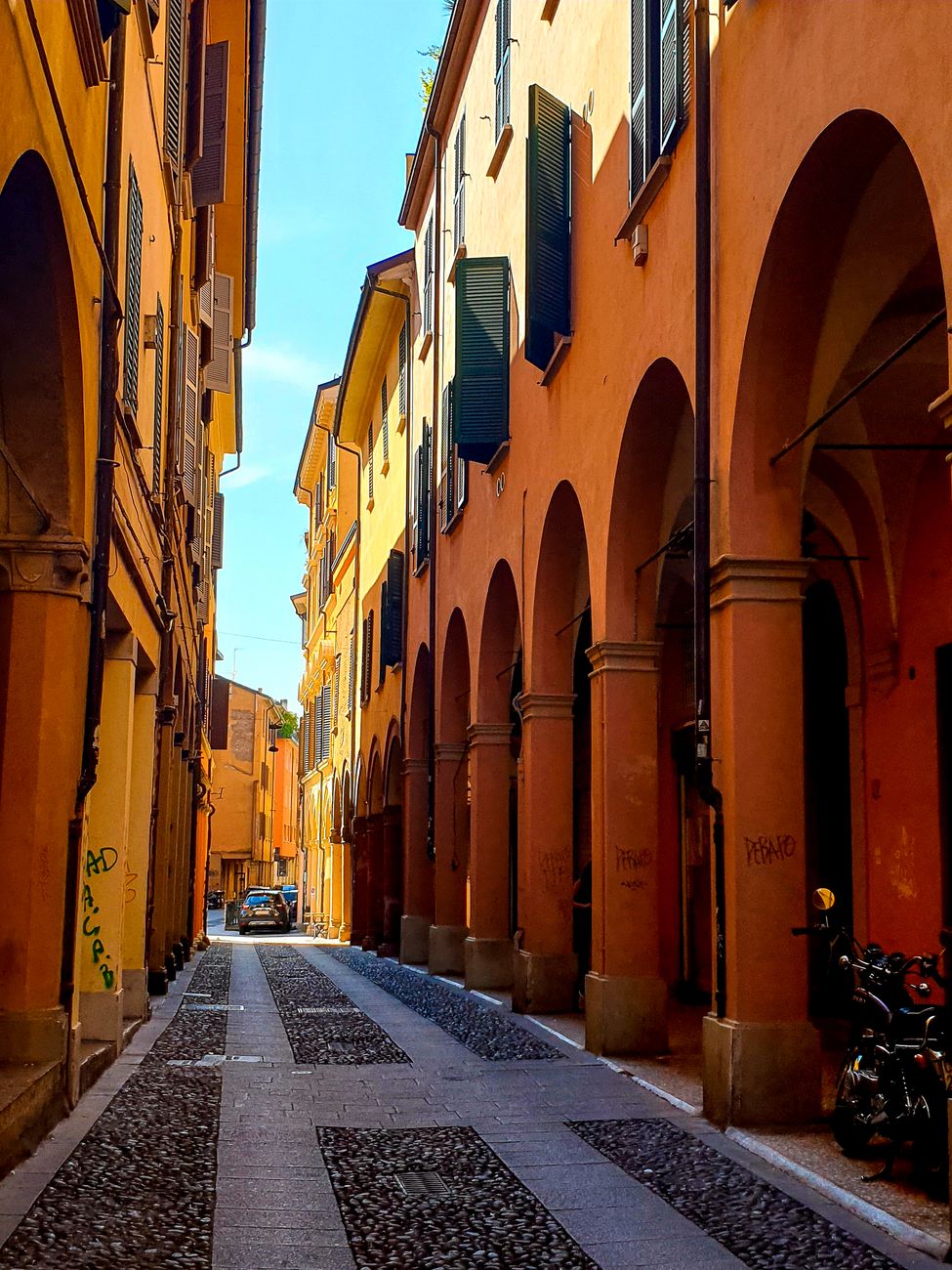 alley between buildings