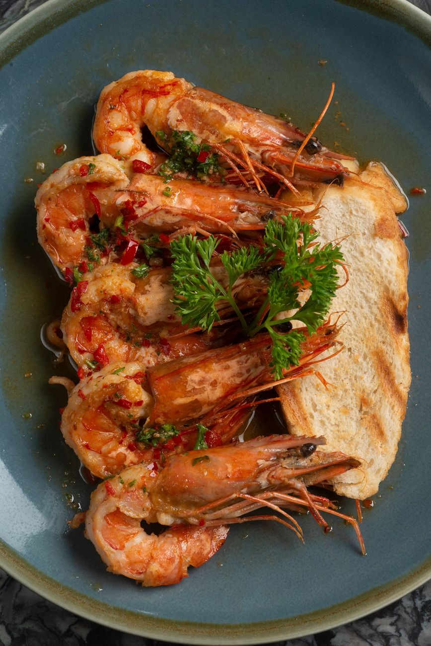 Scampi na buzaru mit Knoblauch, Weißwein und Petersilie nach kroatischer Art