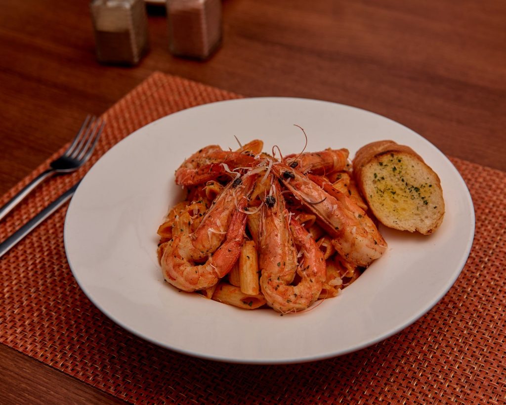 delicious shrimp pasta with garlic bread