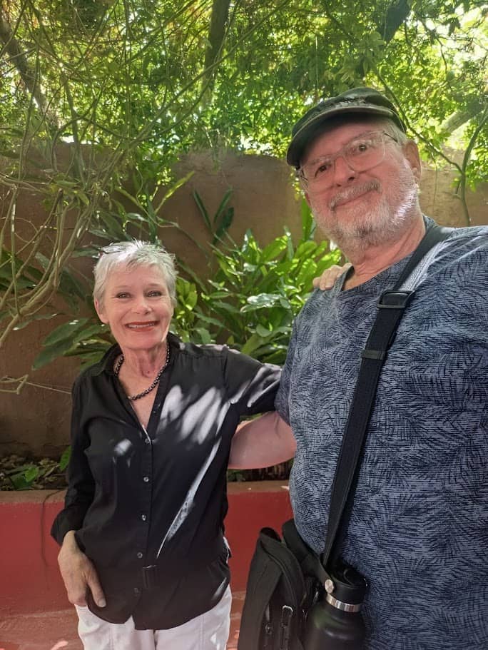 Christine Ferrari, die Safranfrau aus der Schweiz, mit Foodblogger Peter auf ihrer Safranfarm nahe Marrakesch in Marokko.